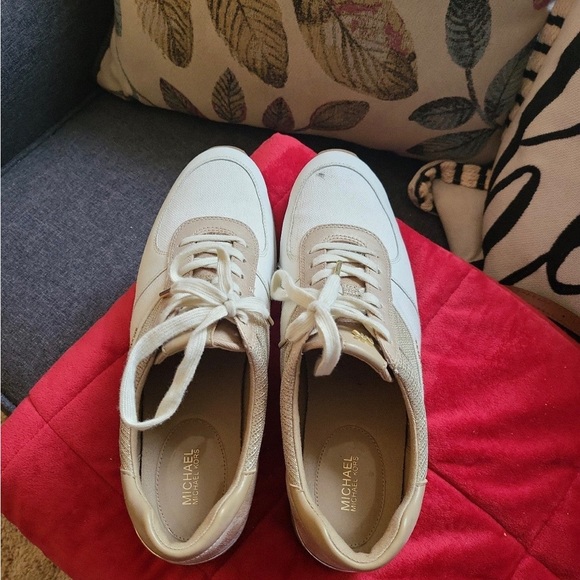 A super cute pair of MK Tennis Shoes. Size 11 - Picture 3 of 4